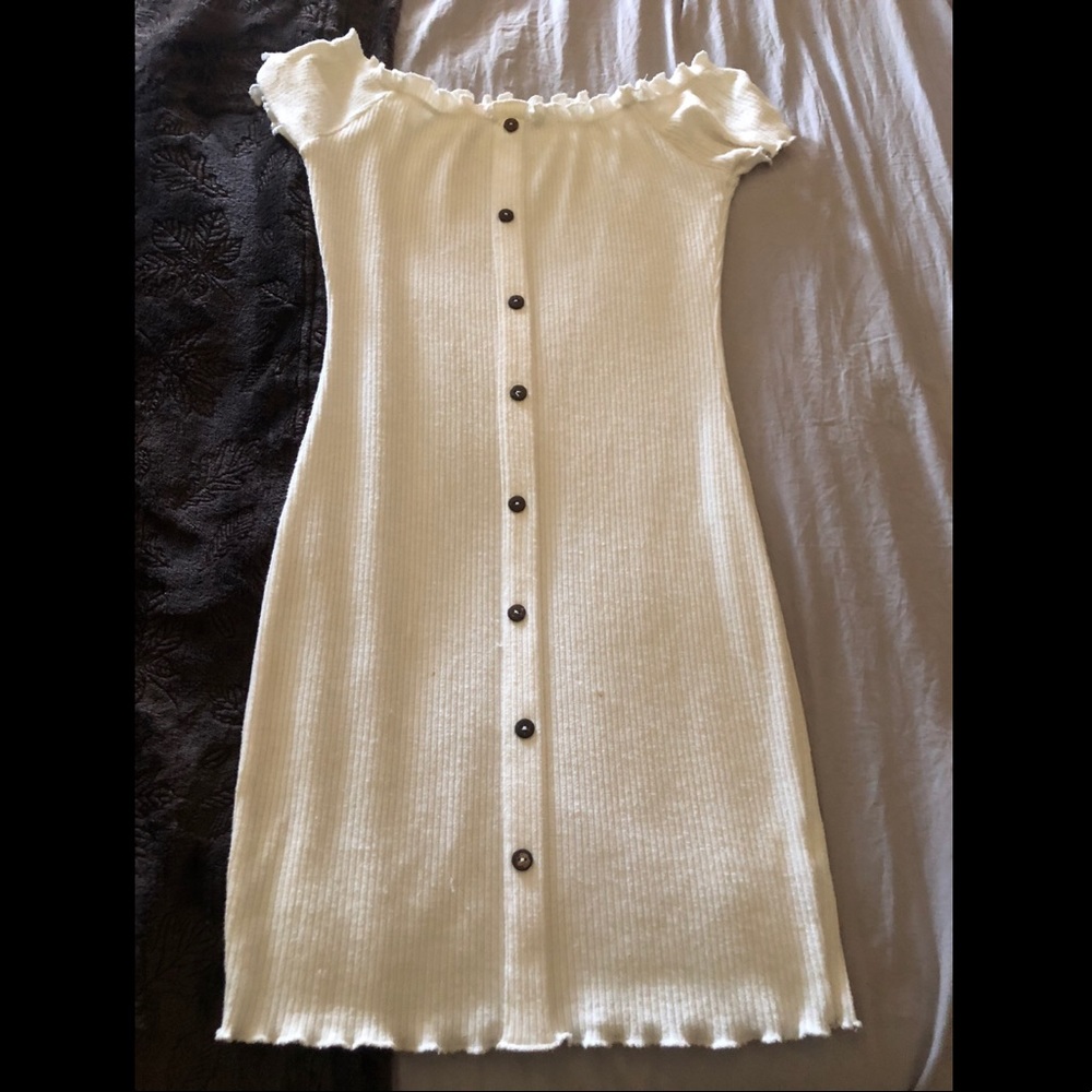 Gently used long , white bodycon dress 🤍🐚